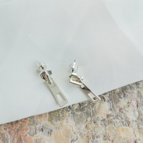 ❤️Alicia Bonnie The Zip Silver Earrings - Picture 2 of 3